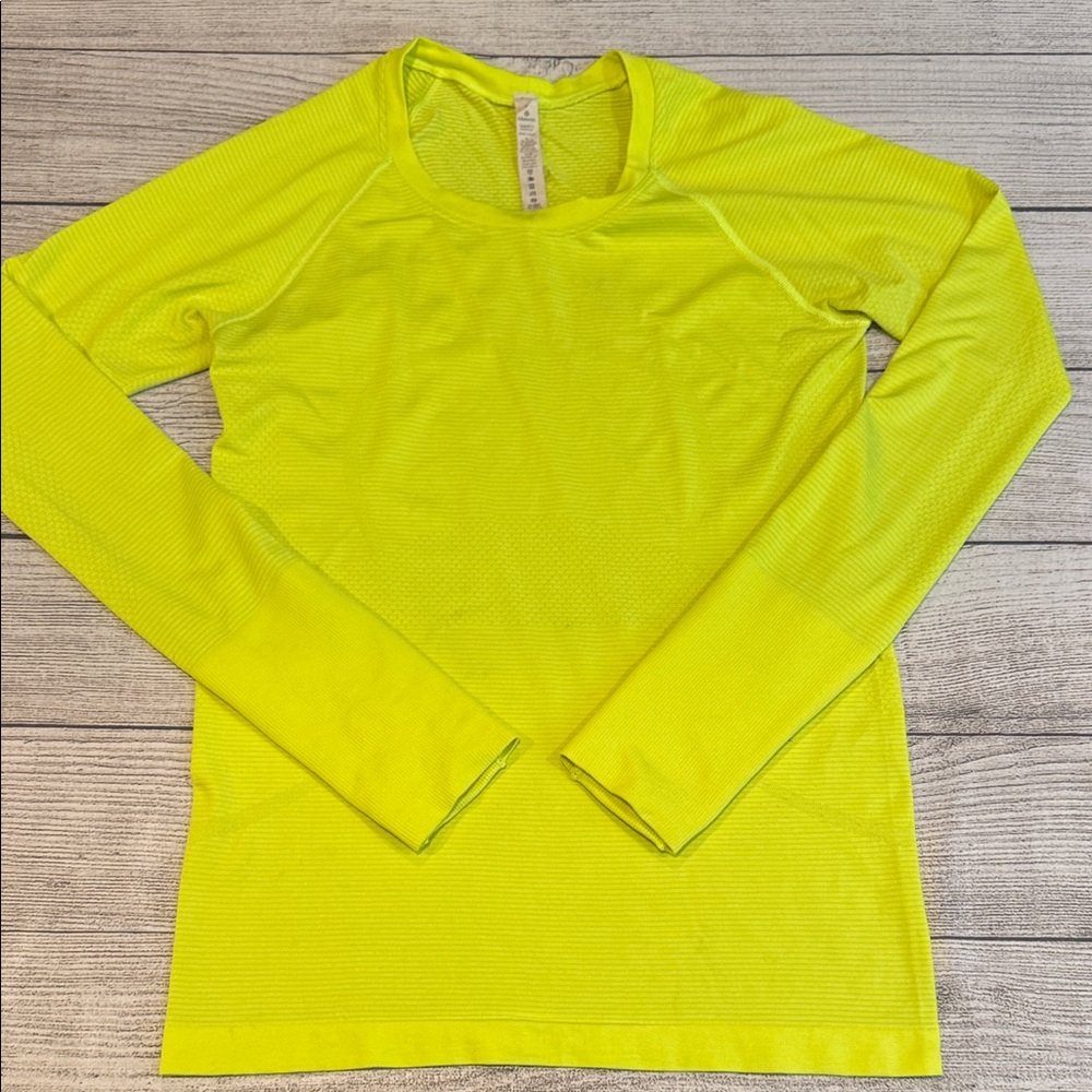 🍋Women’s Lululemon Swiftly Tech Long Sleeve Running Shirt Size 6🍋